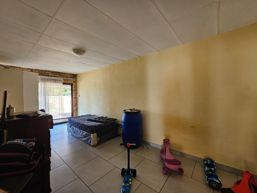 5 Bedroom Property for Sale in Kannoniers Park North West